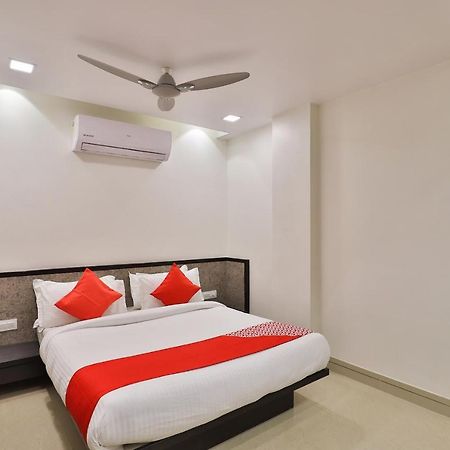 Oyo 23289 Hotel Anmol Palace Ahmedabad Luaran gambar