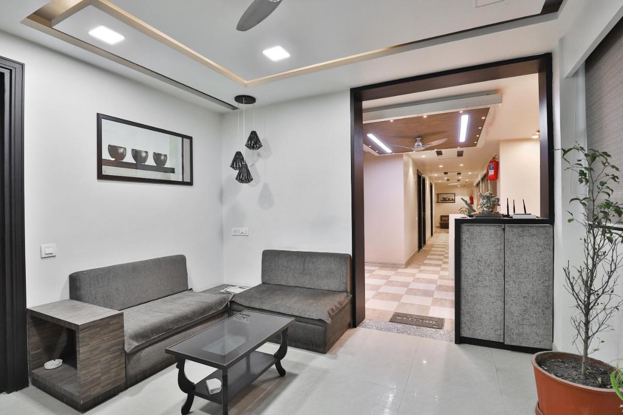 Oyo 23289 Hotel Anmol Palace Ahmedabad Luaran gambar
