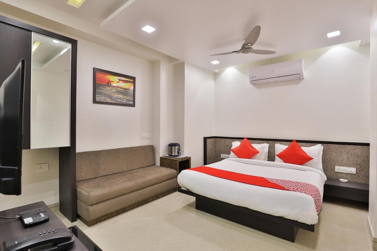 Oyo 23289 Hotel Anmol Palace Ahmedabad Luaran gambar