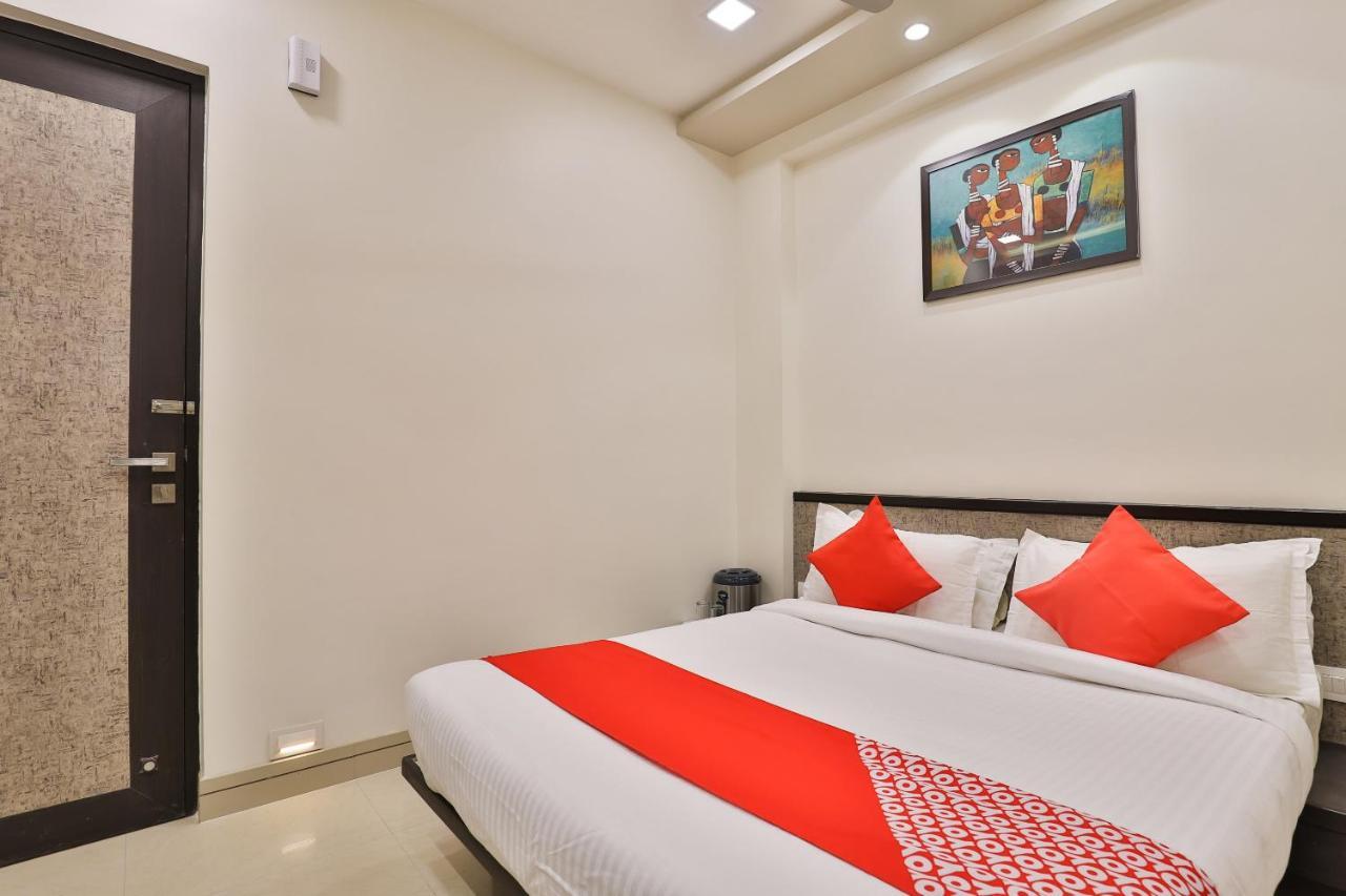 Oyo 23289 Hotel Anmol Palace Ahmedabad Luaran gambar