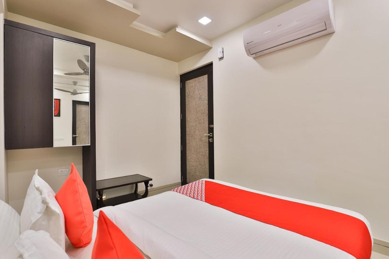 Oyo 23289 Hotel Anmol Palace Ahmedabad Luaran gambar