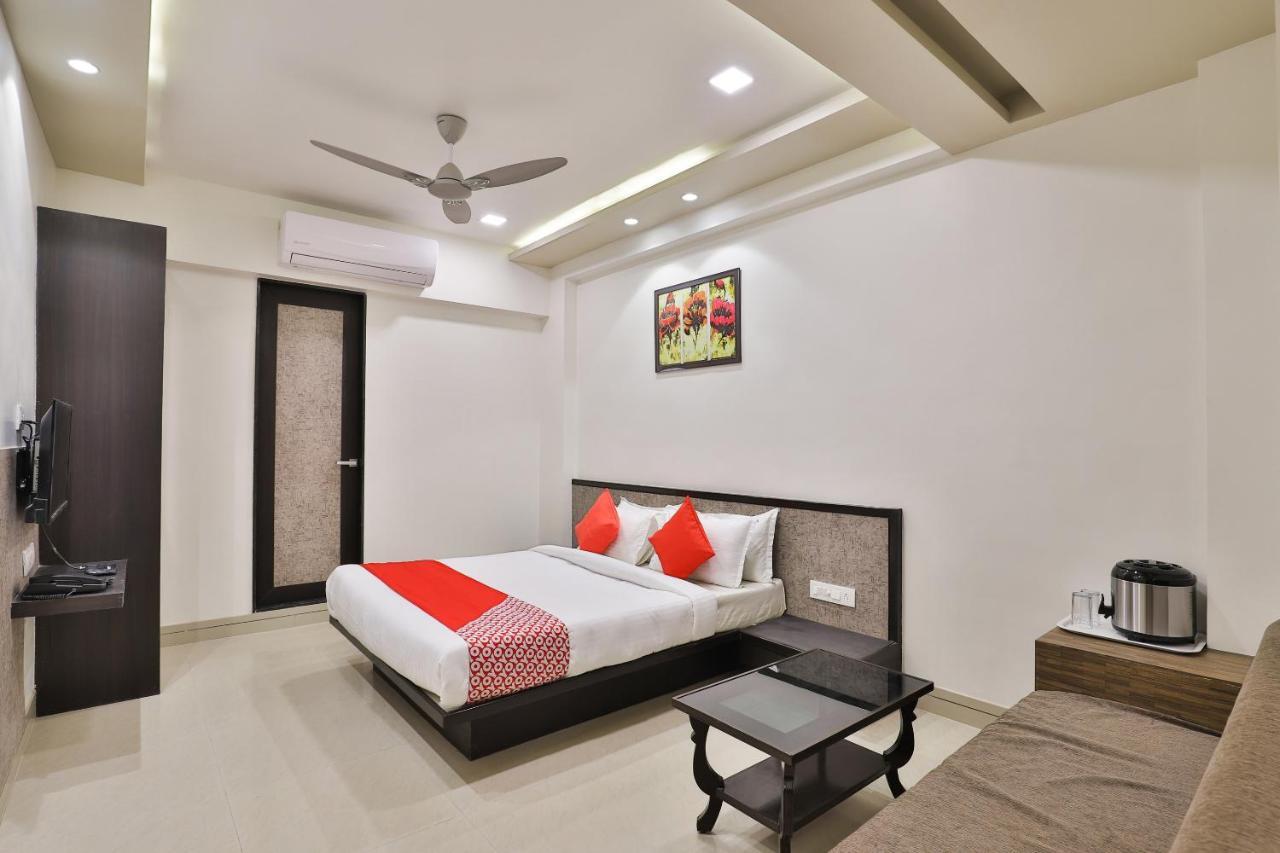 Oyo 23289 Hotel Anmol Palace Ahmedabad Luaran gambar
