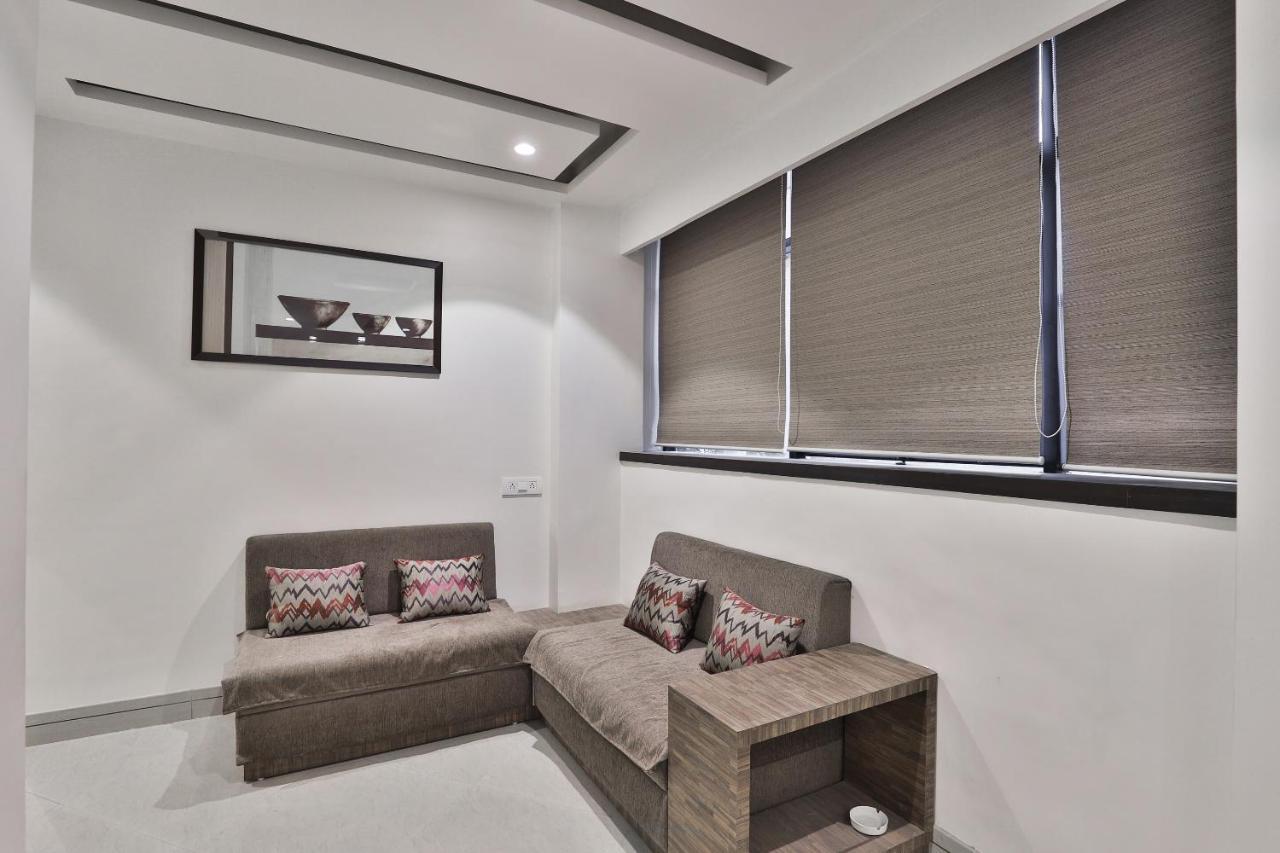 Oyo 23289 Hotel Anmol Palace Ahmedabad Luaran gambar