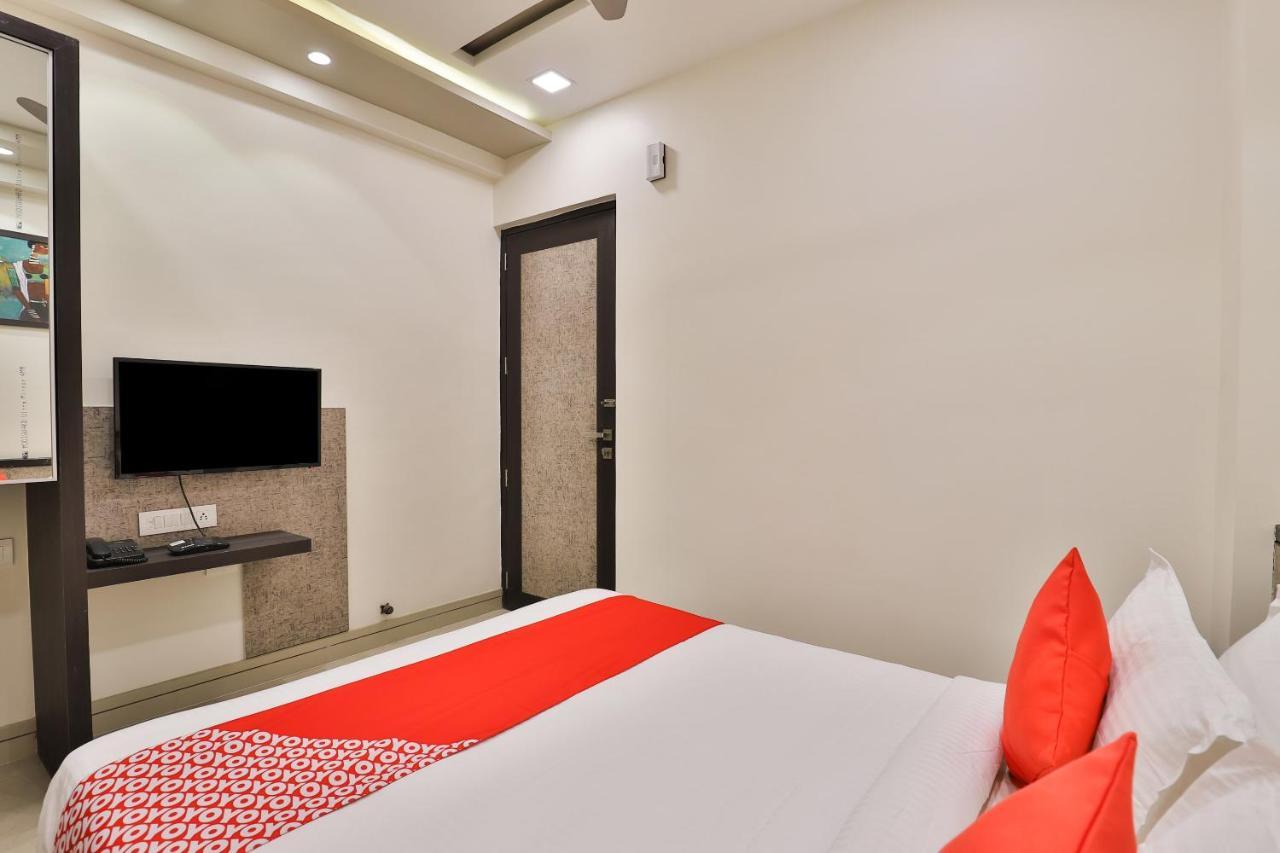 Oyo 23289 Hotel Anmol Palace Ahmedabad Luaran gambar